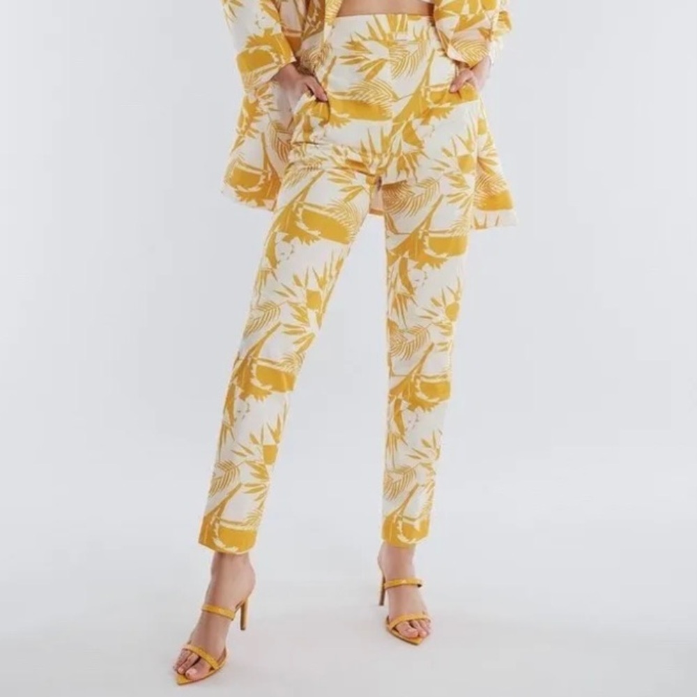 EUC BCBGMAXAZRIA Madison Taffeta Slim Trouser Size 4 Mustard Yellow Like New!